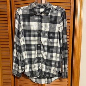 American Eagle Outfitters Black and White Plaid Shirt